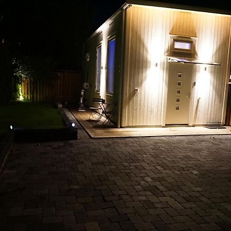 Apartamento Fresh Happy Little House, 35 M2 In Taeby Estocolmo Exterior foto