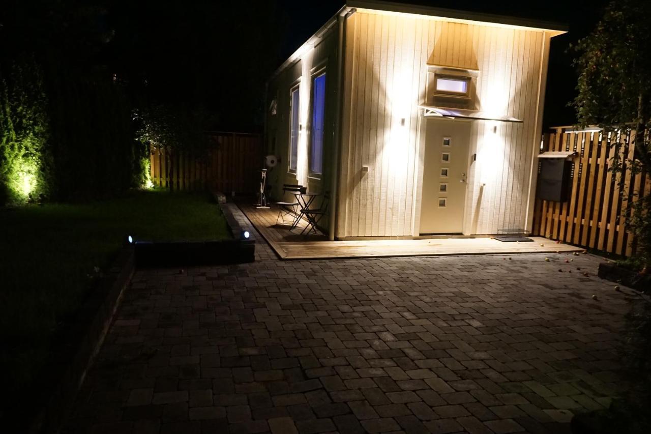 Apartamento Fresh Happy Little House, 35 M2 In Taeby Estocolmo Exterior foto