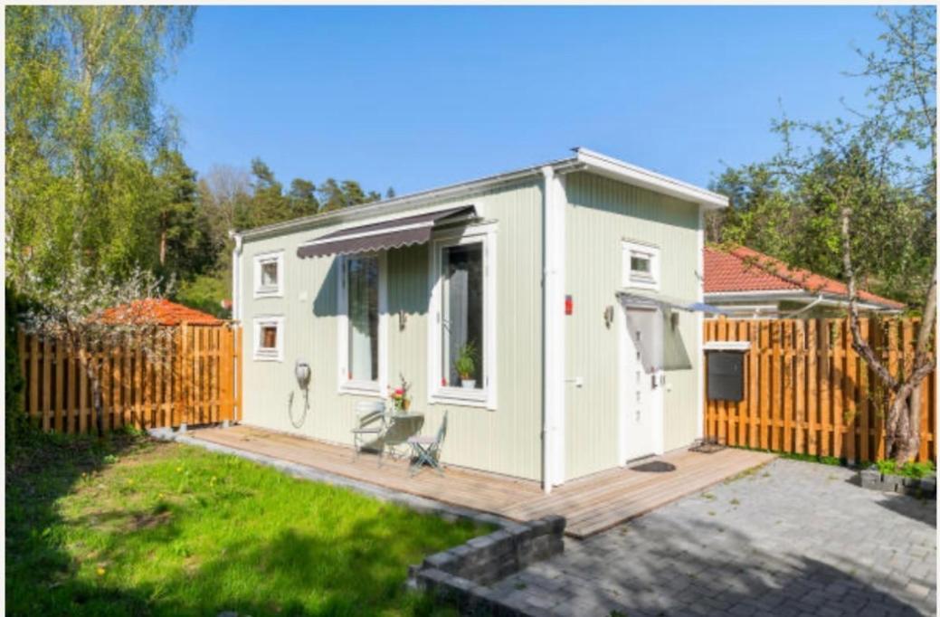 Apartamento Fresh Happy Little House, 35 M2 In Taeby Estocolmo Exterior foto